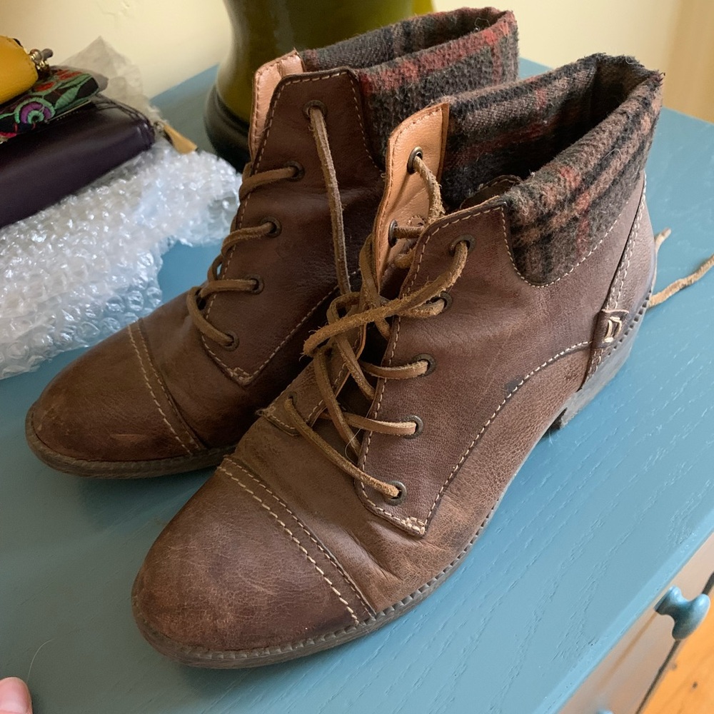 SPERRY Leather and Flannel booties - 1.5in heal -Size 8,5